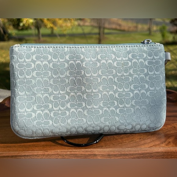 Coach Signature Soho Baby Blue Wristlet Clutch EUC Rare - Picture 10 of 17